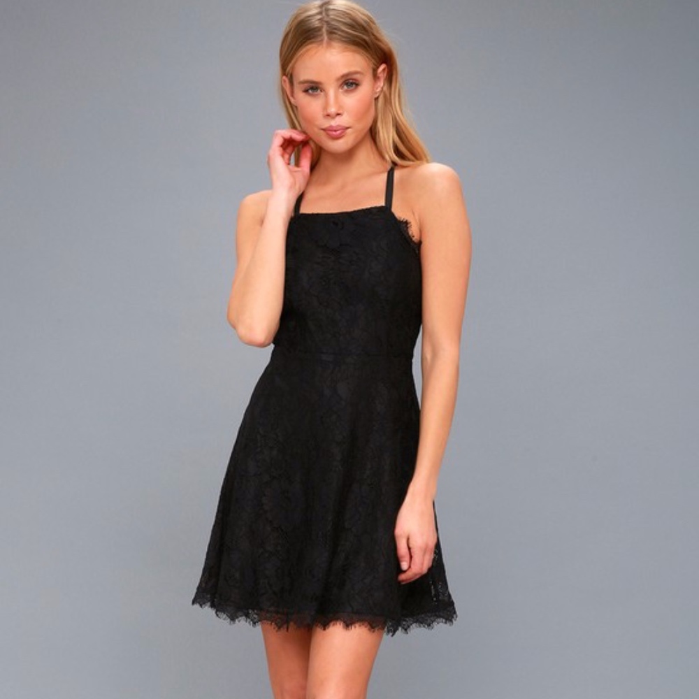 LA BELLE VIE BLACK LACE BACKLESS SKATER DRESS